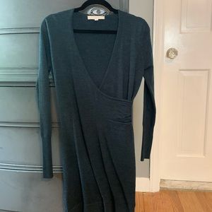 Ann Taylor Loft size XS green long sleeve sweater dress.